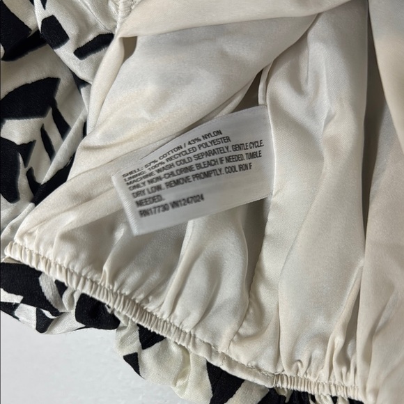 A New Day Black and Cream Ruffled Crop Blouse Size Small - Picture 12 of 13